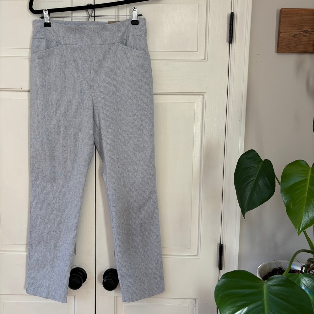 NWT Chico's Size 1 Pants Women's Perfect Stretch Josie Etched Texture Indigo US8